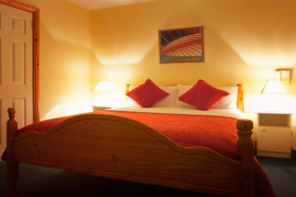 Mccarthy'S Lodge B&B Westport Room photo